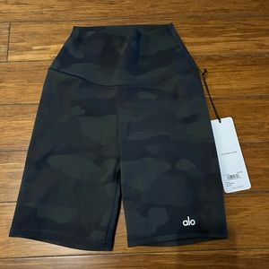 NWT camo Alo biker shorts